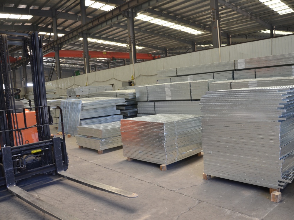 How B2B Buyers Can Choose the Right Steel Grating Supplier