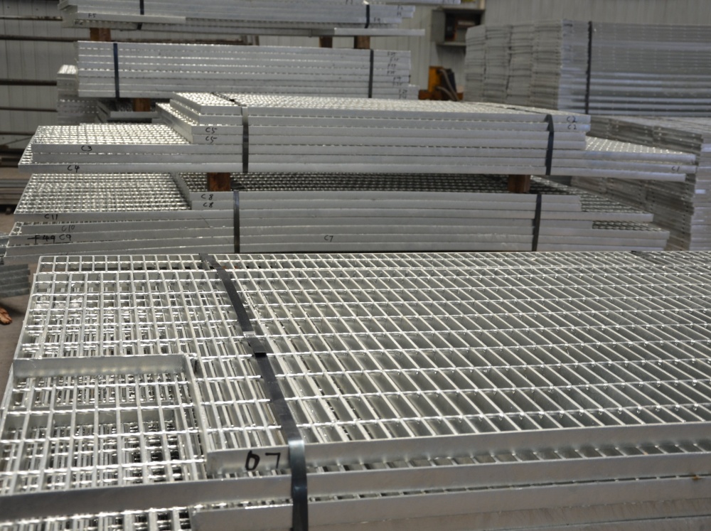 Complete Guide to Steel Gratings: Types, Benefits, Maintenance